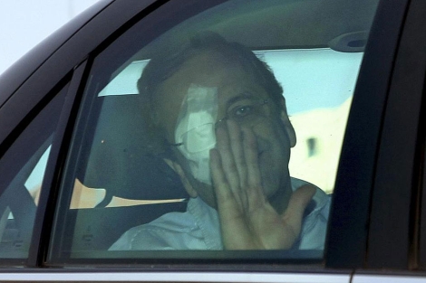 Samaras, tras abandonar el hospital| Reuters