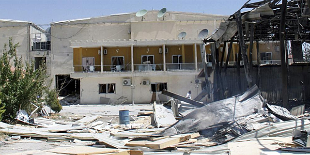 Restos del ataque en la sede de la cadena de televisin progubernamental Al Ikhbariya. | Afp