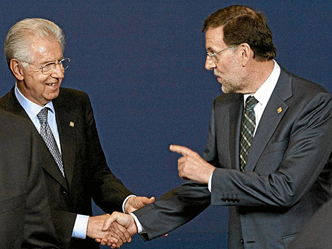 Monti y Rajoy el pasado jueves en el Consejo Europeo. | Thierry Roge/Efe