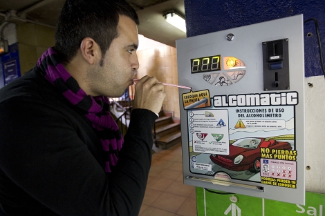 Alcoholmetro en un aparcamiento de Bilbao. | Mitxi