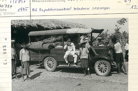 La camioneta de Alfred Bhler y Willy Meyer durante su viaje a Indonesia, 1935.