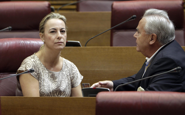 La alcaldesa de Alicante, Sonia Castedo, y el ex alcalde Luis Díaz Alperi, en las Cortes Valencianas. | José Cuéllar