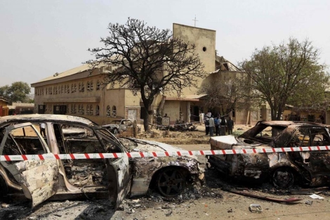 Un coche bomba de un atentado reivindicado por Boko Haram en 2011. | Reuters