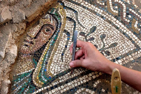 Detalle del mosaico hallado en Cástulo, a cinco kilómetros de Linares (Jaén). | Efe