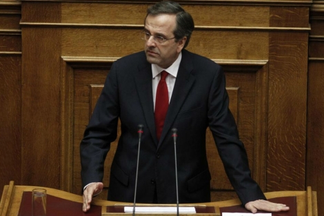 El primer ministro griego, Antonis Samars , habla en el parlamento griego. | Efe