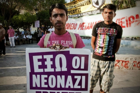 Manifestacin de inmigrantes contra los neonazis en Atenas. | Efe