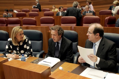 Del Olmo, De Santiago-Jurez y Herrera, durante la sesin. | L. Prez / Ical