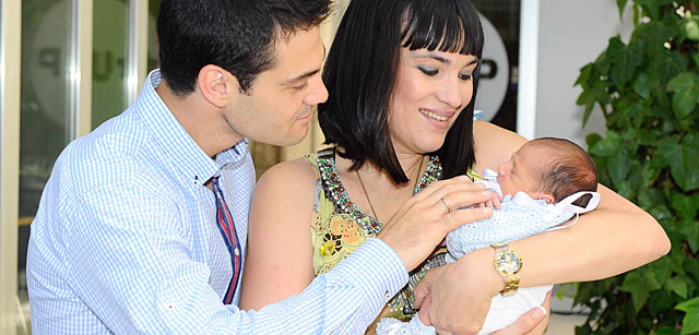 Irene Villa y su marido presentan a su beb. | Gtres