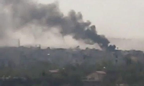 Imagen del asedio a Tremseh facilitada por Shaam News Network . | Efe