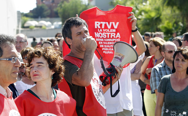 Protesta de los trabajadores de RTVV en los estudios de Burjassot. | Jos Cullar