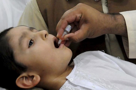 Vacuna contra la poliomielitis en Peshawar, en Pakistn. | Efe