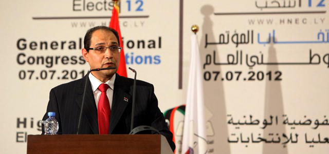 El presidente de la Comisin Suprema Electoral, Al Abar, presenta los resultados electorales. | Efe