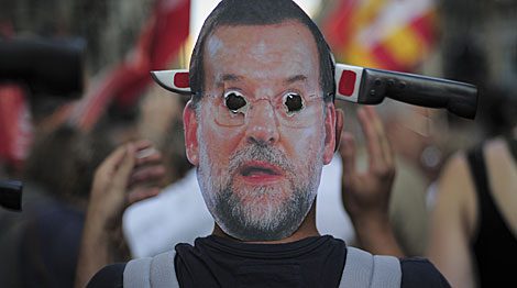 Careta de un manifestante en Barcelona. | Josep Lago / Afp