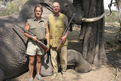 El Rey y Jeff Rann, propietario de una empresa de safaris, en 2006. | Rann