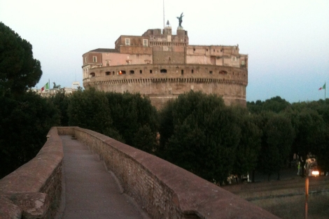 El pasadizo y, al fondo, el Castel Sant'Angelo. | Irene Hdez. Velasco