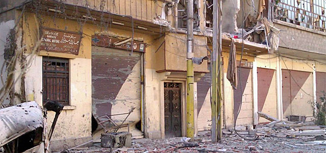 Imagen proporcionada por los opositores de los daños en las afueras de Damasco.|Afp