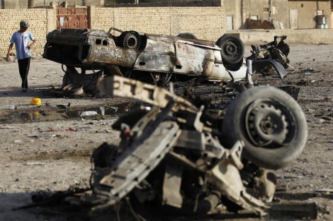 El coches bomba estrellado en Mahmudiya. | Reuters