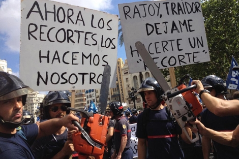 Bomberos en la manifestacin celebrada en Valencia. | B.Pajares