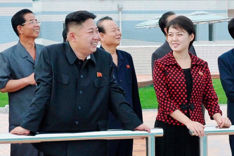 El lder norcoreano junto a su mujer. | Reuters | Kcna
