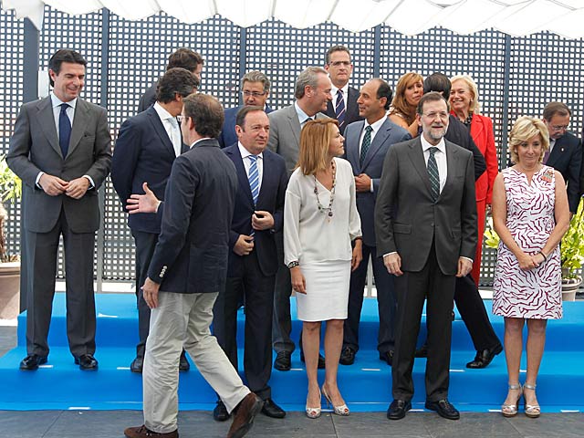 Rajoy y los dirigentes autonmicos del PP, antes de la foto de familia. | Jos Aym