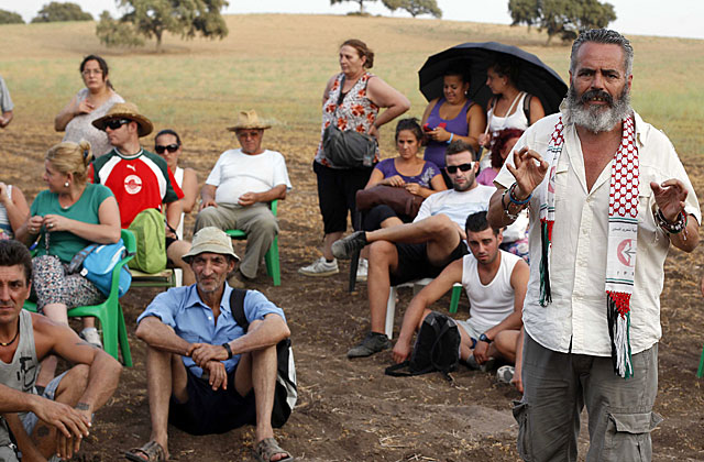 Snchez Gordillo, este mircoles en la finca 'okupada' de las Turquitas en Osuna. | Javier Barbancho