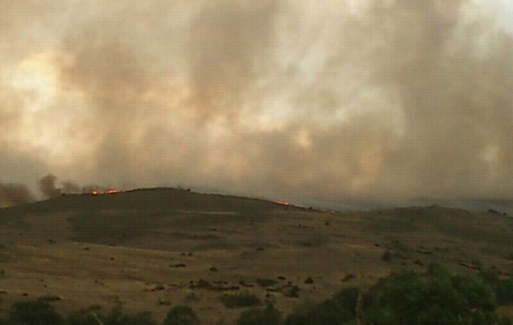 El humo cubre gran parte de la zona afectada por las llamas. | Foto: G. Gonzlez