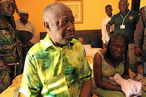El ex presidente marfileo Gbagbo, en el momento de ser detenido. | Reuters