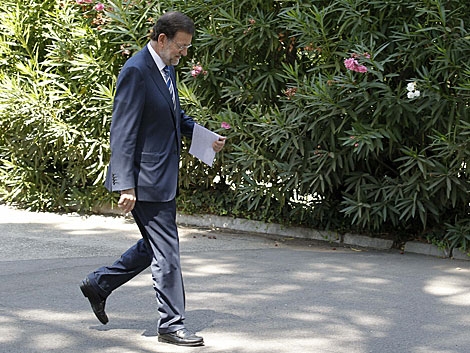 Rajoy, antes de dar la rueda de prensa en el Palacio de Marivent. | Ballesteros / Efe