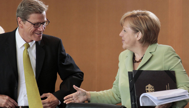 El ministro Guido Westerwelle y la canciller Angela Merkel. | Reuters