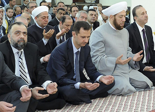 Basher Asad en una mezquita de Damasco.| Reuters
