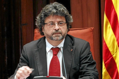 El conselller de Universitats, Antoni Castell, en el Parlament. | Domnec Umbert