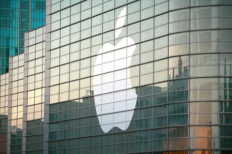El logo de Apple, en un edificio de San Francisco. | AFP