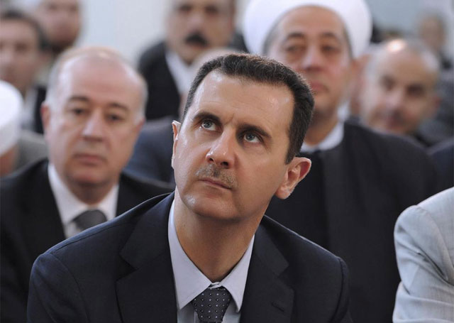 El presidente sirio Bachar al Asad durante los rezos del Eid al-Fitr. | Efe