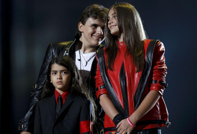 Los hijos de Michael Jackson, durante un reciente concierto a modo de homenaje . | Efe
