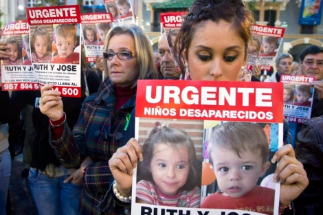 Concentración en Córdoba en apoyo de la familia. | EL MUNDO