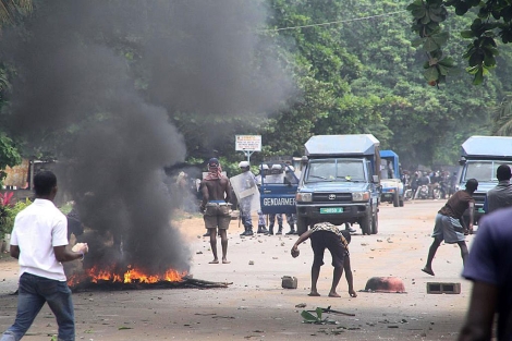 Manifestantes de Togo protestan contra el presidente Gnassingb la semana pasada. | Lome