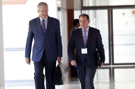 El interventor Manuel Gmez a su llegada al Parlamento. | E. Lobato