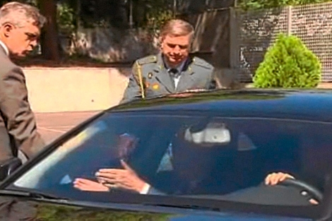Don Juan Carlos discute con su chófer.