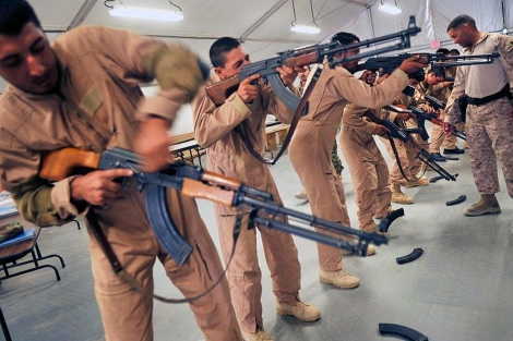Reclutas afganos en un entrenamiento de la OTAN. | Afp