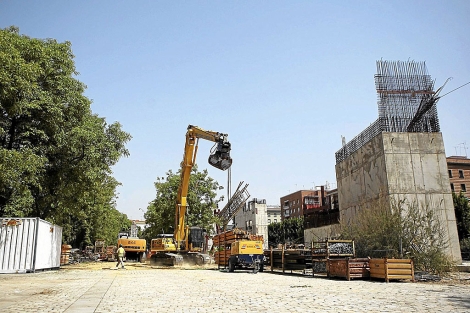 Trabajos de demolicin de la biblioteca de Zaha Hadid. | J. Morn