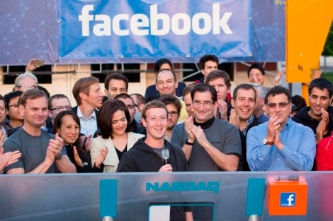 Zuckerberg celebra la salida a Bolsa de Facebook en mayo. | Efe