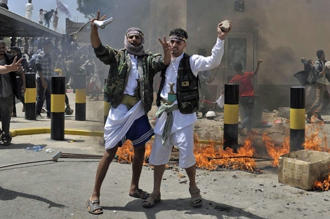 Manifestantes yemenes irrumpen en la embajada de EEUU en San.| Efe