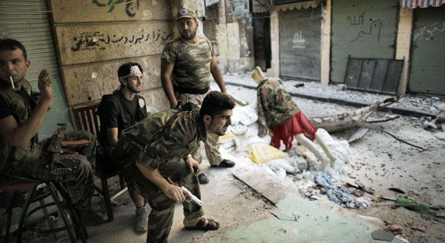 Rebeldes sirios en la localidad de Alepo. | Afp
