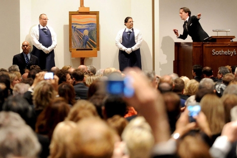 Un momento de la subasta de 'El grito' de Munch, en mayo, en Londres. | Efe