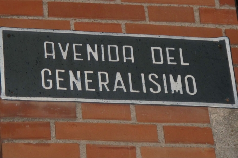 Uno de los carteles indicativos de la Avenida del Generalsimo de Boadilla. | EL MUNDO