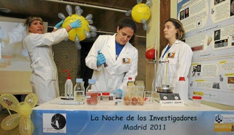 Una de las actividades en la 'Noche de los Investigadores 2011'. | S. Gonzalez