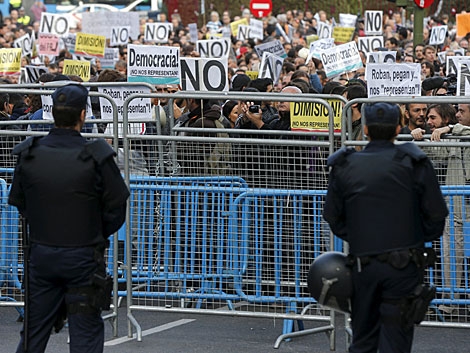 Policas antidisturbios vigilan la manifestacin del pasado sbado. | Juan Carlos Hidalgo / Efe