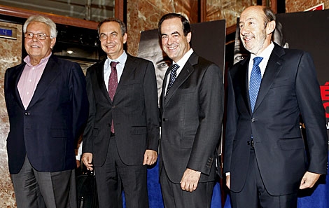 Posado de Gonzlez, Zapatero, Bono y Rubalcaba. | Juanjo Martn / Efe
