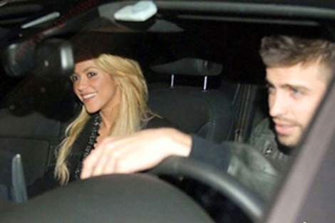 Shakira con Piqu al volante. | Facebook