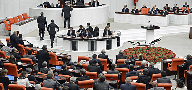 Vista general del debate en el Parlamento turco hoy. | Efe